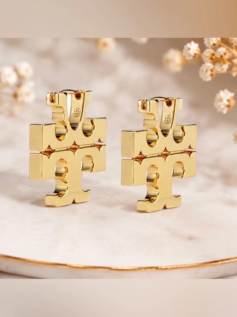 Tory Burch Classic Double T Logo Stud Earrings – 18K Gold-Plated 💛✨